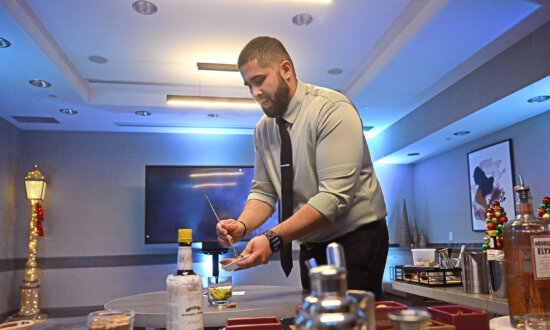 These Holiday Cocktail Recipes Will Raise the Bar at Your Next Party