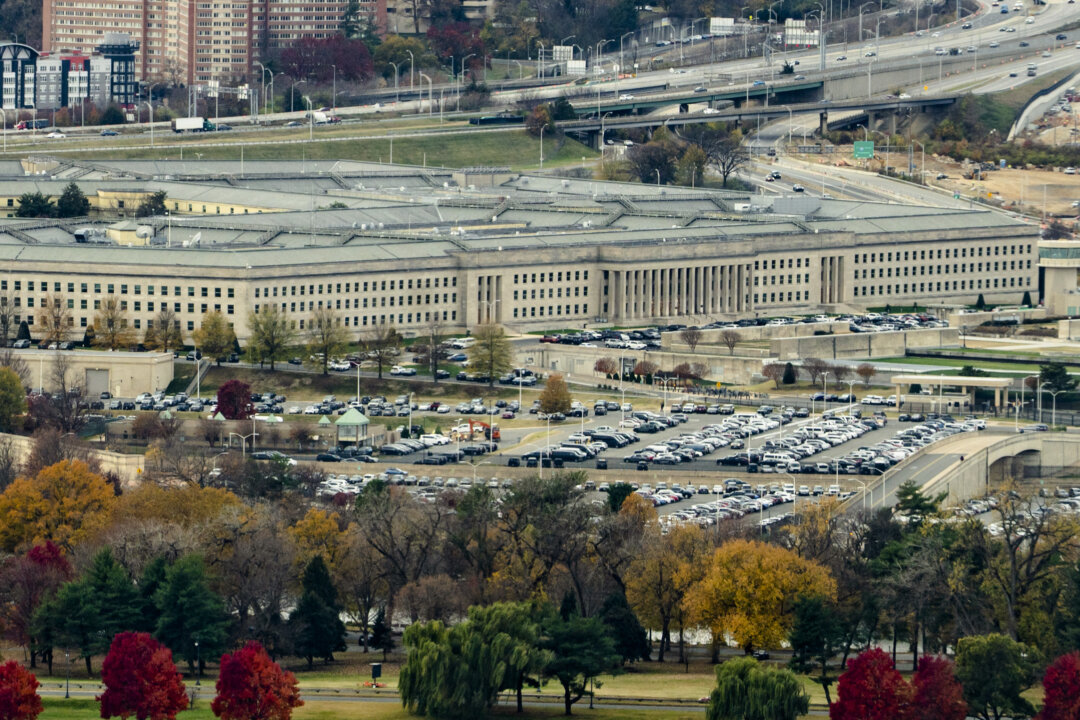 Appeals Court Temporarily Allows Ban on Troops With Gender Dysphoria thumbnail