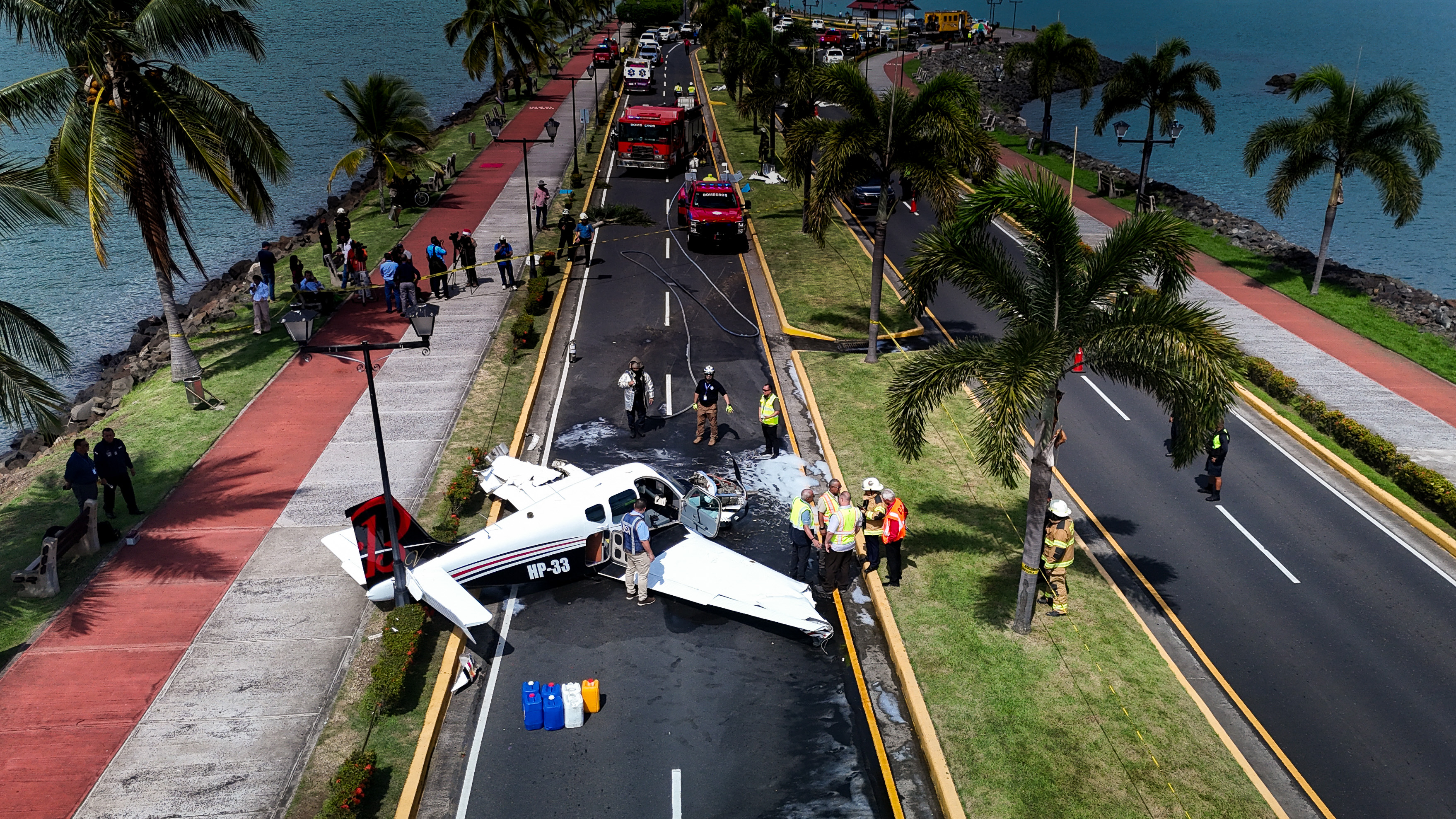 Day in Photos: Emergency Landing in Panama, Oil Pipeline Leak in Germany, Rare 18th Century Violin