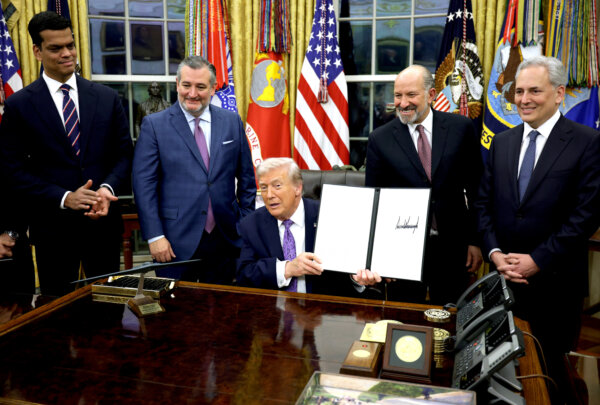 Trump Signs AI Order