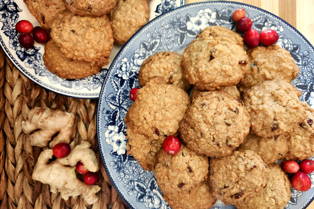 Hopelessly Devoted to Cookies? Try This Spiced Take on Classic Oatmeal