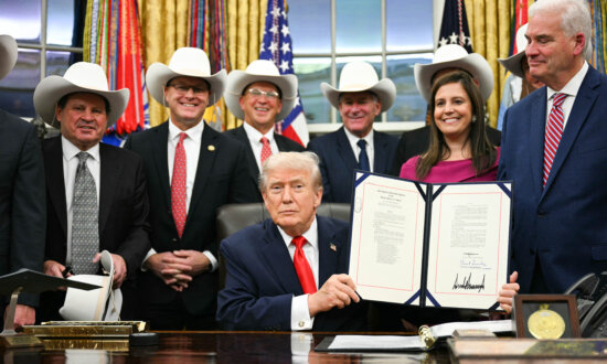 Trump Honors US ‘Miracle on Ice’ Hockey Team in White House Celebration