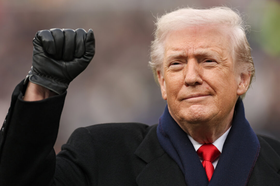 LIVE NOW: Trump Participates in a Mexican Border Defense Medal Presentation