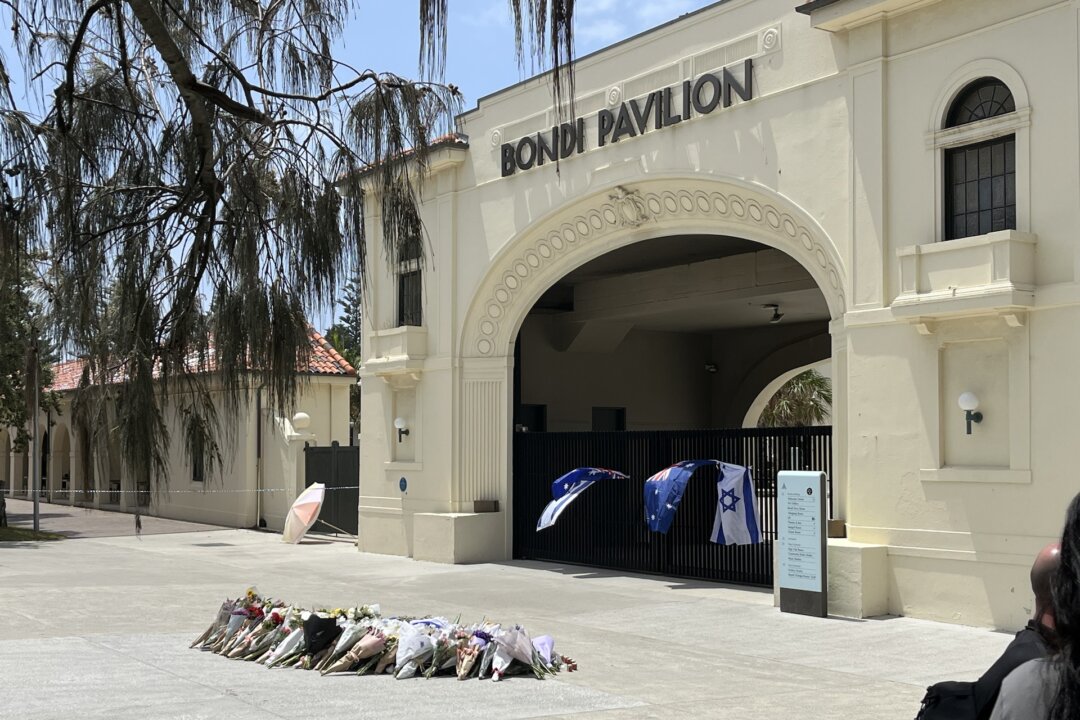 Parents of Man Who Wrestled Gun From Sydney Shooter Call Son a ‘Hero’