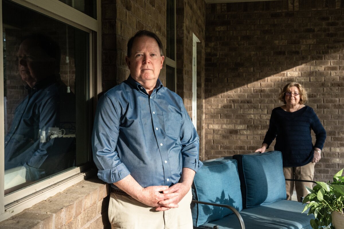 Paul and Diane Renfroe at their home in Freeport, Fla., on Nov. 21, 2025.(Samira Bouaou/The Epoch Times)