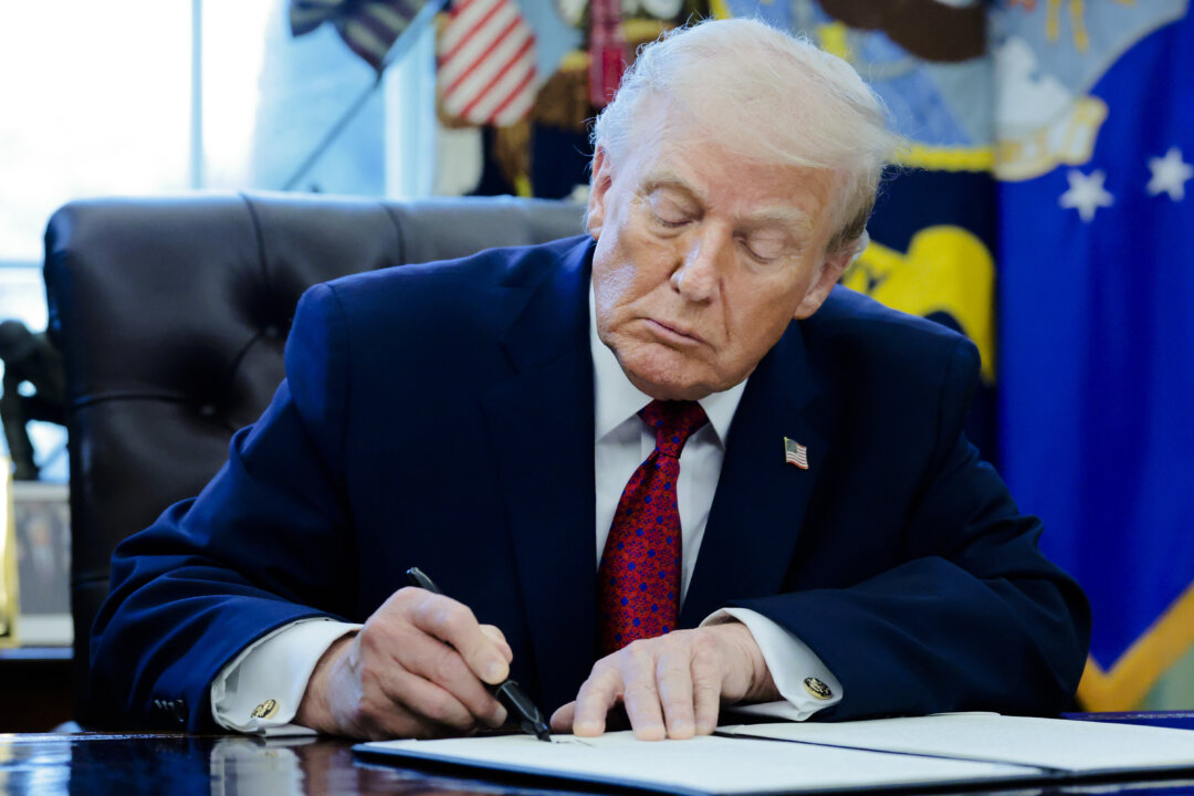 REPLAY: Trump Signs an Executive Order to Reclassify Marijuana