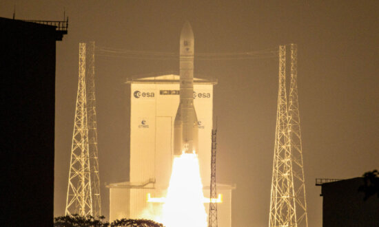 European Space Agency Talks Future Missions, Chance of Building Manned Spacecraft