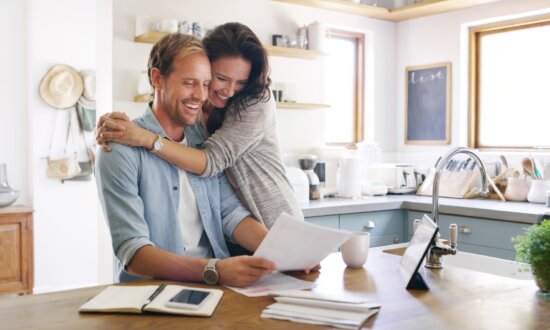 How to Help Someone You Love Build a Good Credit Score