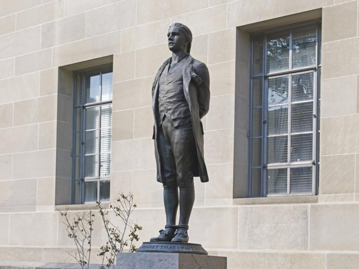 Bronze statue of Nathan Hale by Bela L. Pratt. (Carol M. Highsmith/Library of Congress, Public Domain)