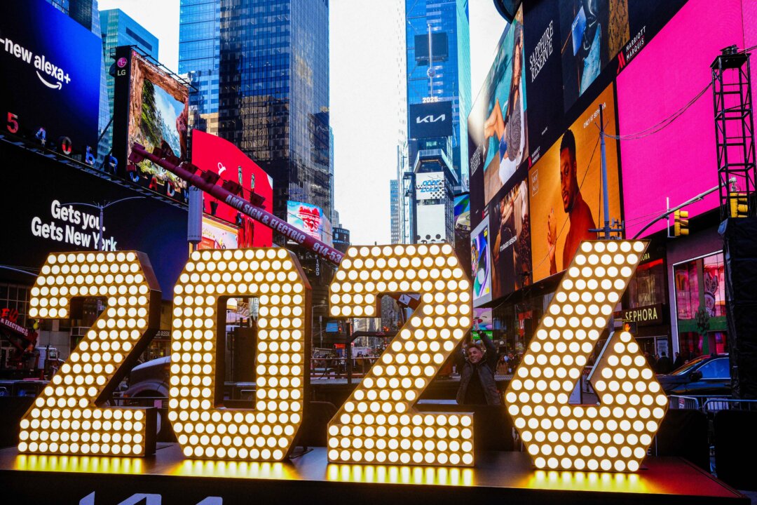 LIVE NOW: New York Prepares for New Year’s Celebration at Times Square