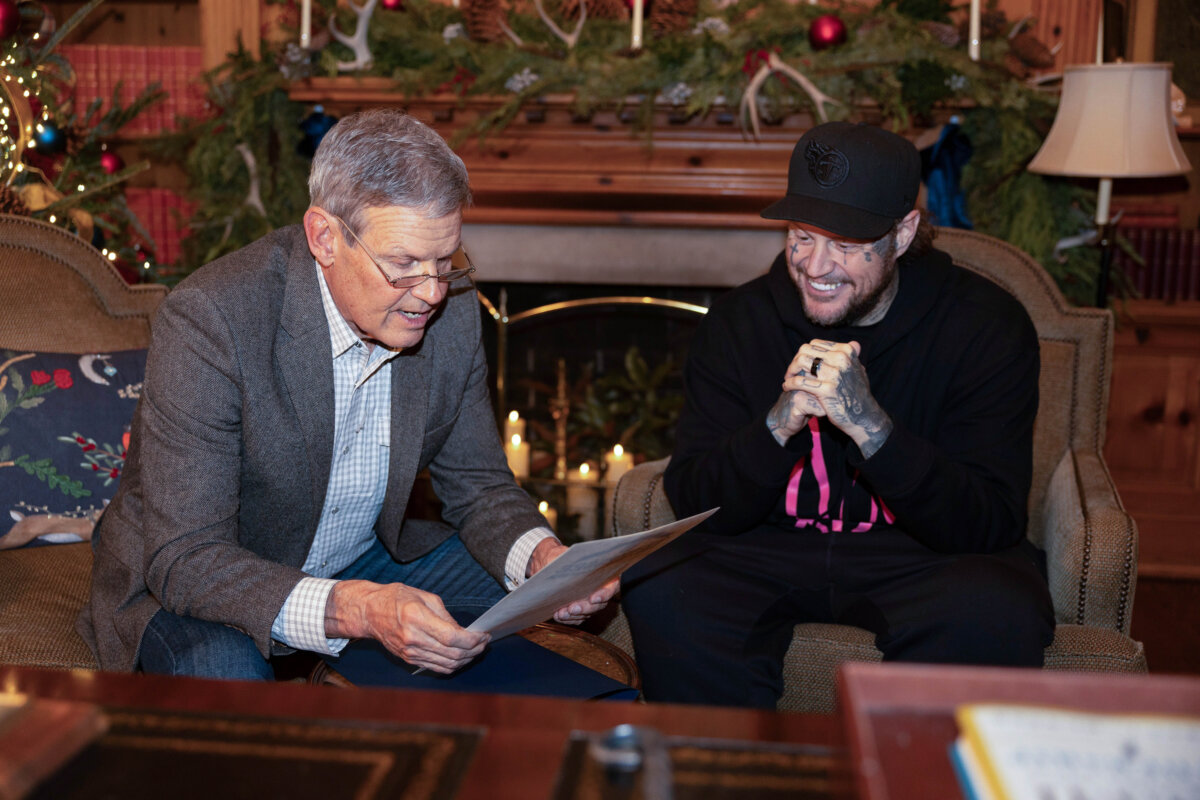 Gov. Bill Lee (L) gives country musician Jelly Roll news of his official pardon at the Tennessee Governor's Mansion in Oak Hill, Tenn., on Dec. 18, 2025. (Brandon Hull/Office of Gov. Bill Lee via AP)