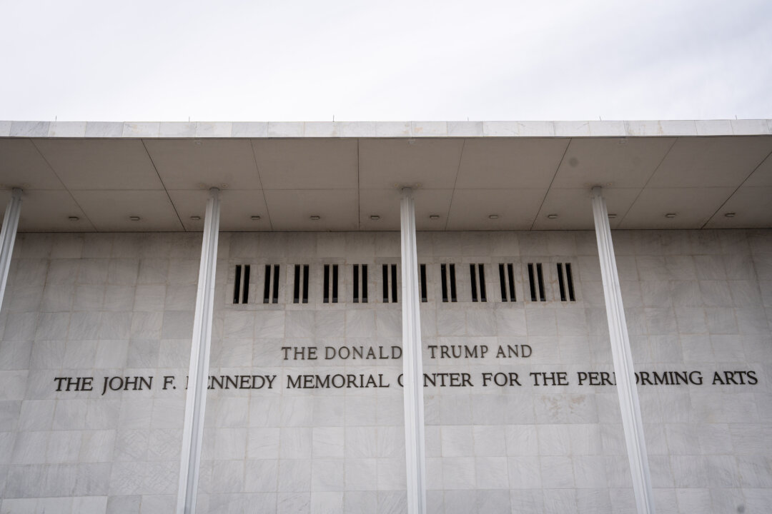 Trump–Kennedy Center to Sue Jazz Musician for $1 Million Over Canceled Christmas Eve Performance