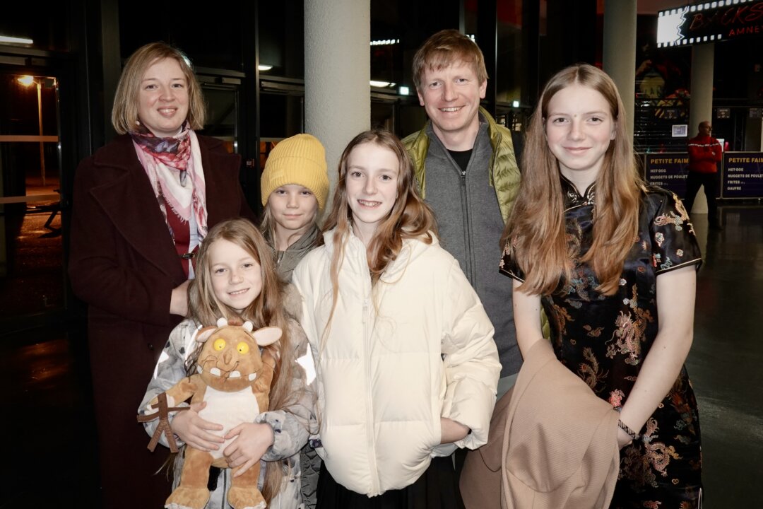 Mrs. Svetlana Brikina and her family attended Shen Yun Performing Arts at Galaxie Amneville on Dec. 20, 2025. (Fan Yi/The Epoch Times)