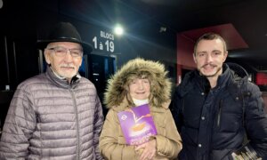 Parents Receive Early Christmas Present of Shen Yun Performance