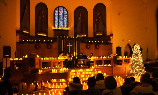 New Middletown Holds Candlelight Christmas Concert at Presbyterian Church