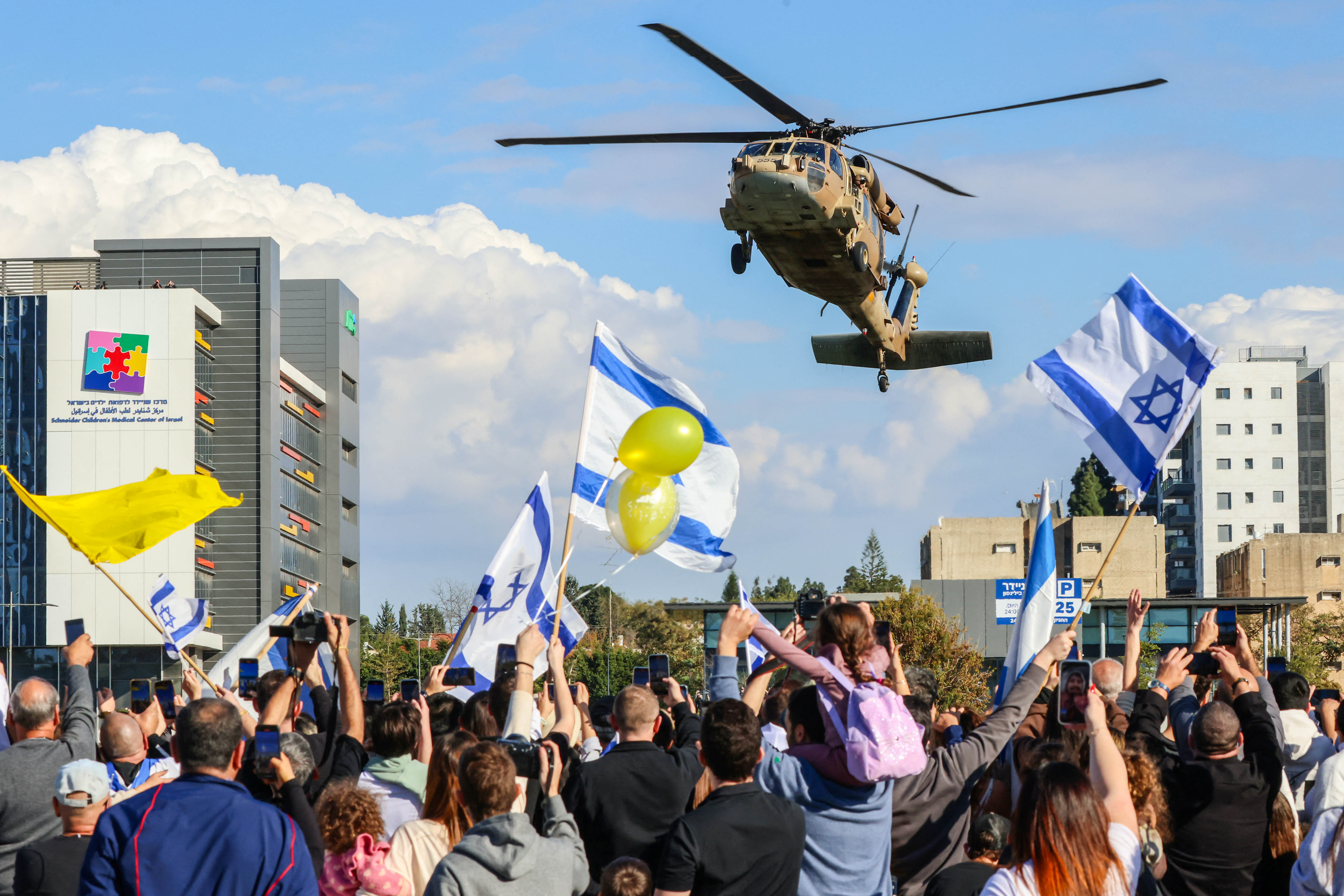 TOPSHOT-ISRAEL-PALESTINIAN-CONFLICT-HOSTAGES