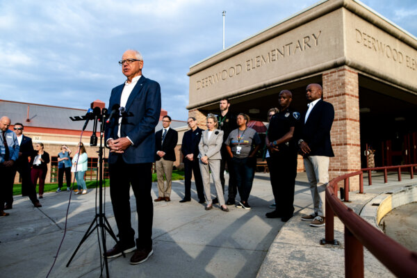 Walz Says Feds Are Blocking Minnesota From ICE Shooting Probe as Federal Officials Defend Agent