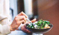 A Vegetarian Diet Can Heal—or Harm—Depending on Dietary Choices