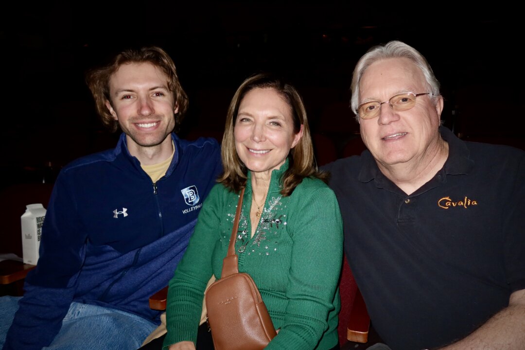 Don Roberts (R), Wendy Roberts, and their son at the Shen Yun Performing Arts performance at Center for the Performing Arts on Dec. 24, 2025. (Nan Su/The Epoch Times) 