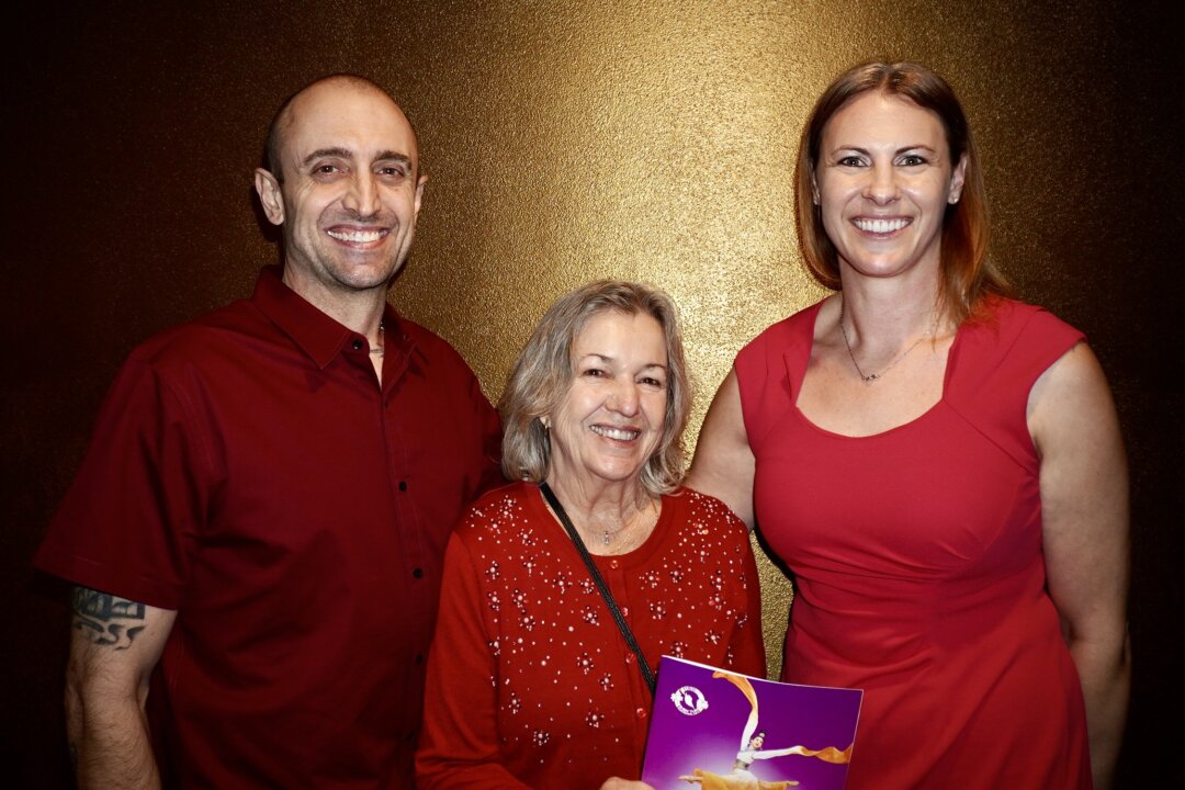 (L to R) Louis Rushing, Darlene Rushing, and Ana Rushing at the Shen Yun Performing Arts performance at Center for the Performing Arts on Dec. 24, 2025. (Lily Yu/The Epoch Times)