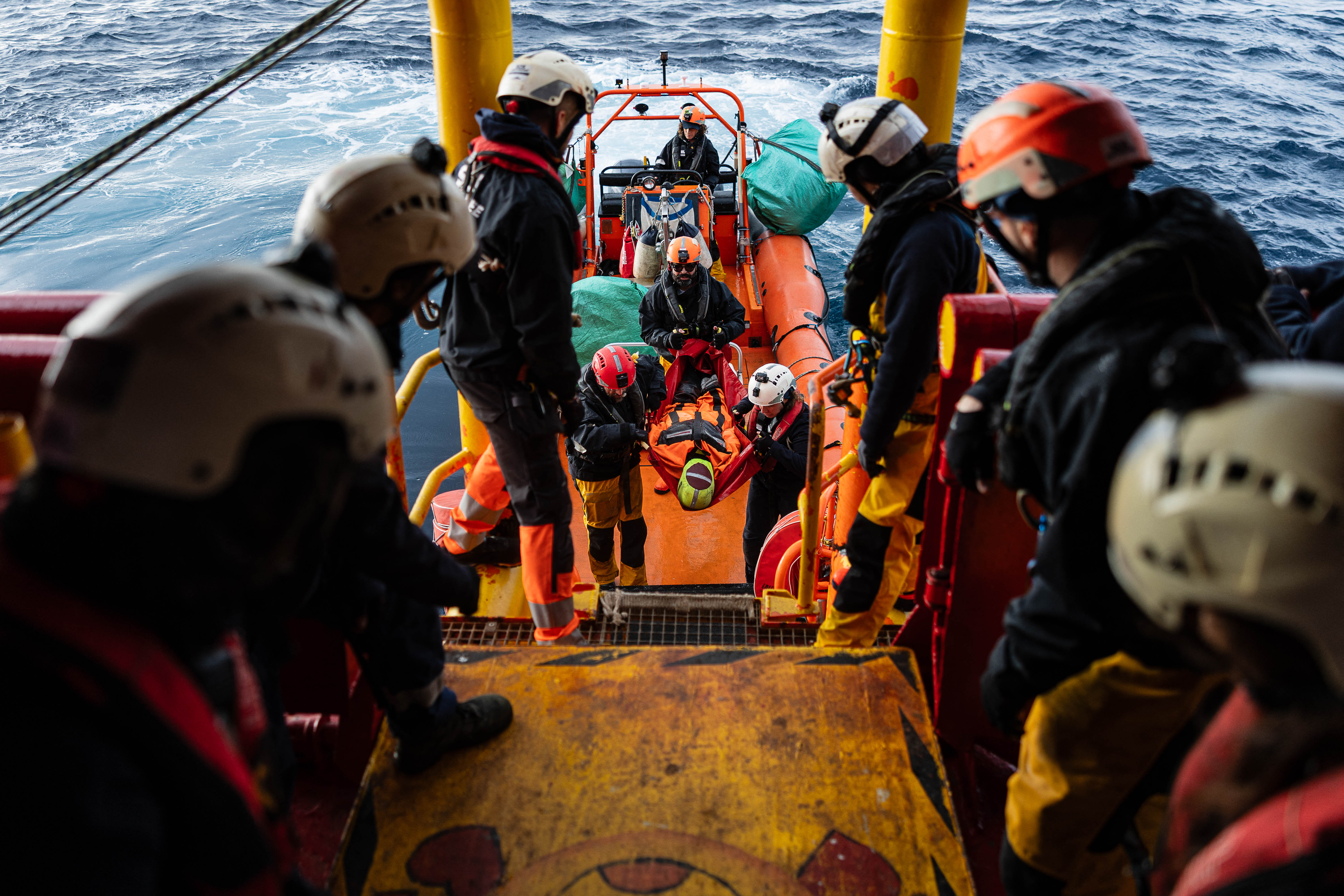 Day in Photos: Sea Rescue Drills in Italy, Elections in Burma, and Traditional Christmas Swim