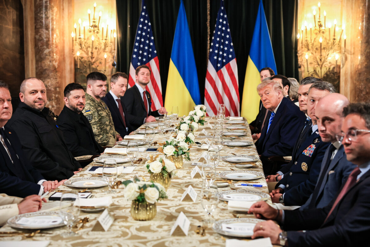 U.S. President Donald Trump meets with Ukrainian President Volodymyr Zelenskyy at Mar-a-Lago in Palm Beach, Fla., on Dec. 28, 2025. (Joe Raedle/Getty Images)