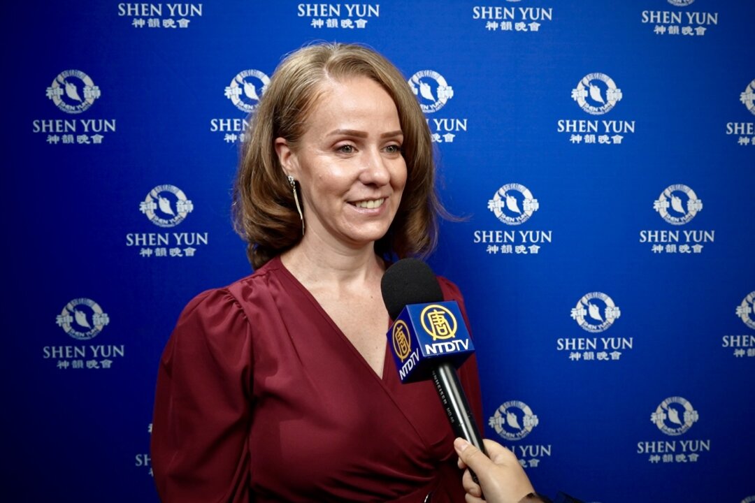 Deanna Stotler at the Shen Yun Performing Arts performance at Jacksonville Center for the Performing Arts on Dec. 28, 2025. (NTD)