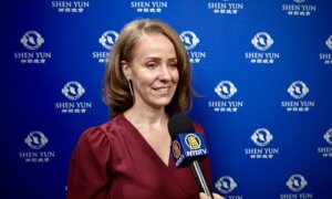 Theatergoer Celebrates Birthday With Shen Yun