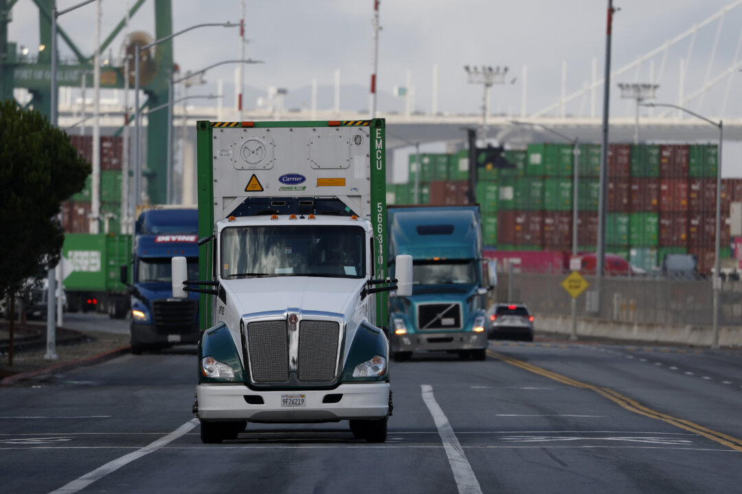 California Delays Revoking 17,000 CDLs Until March After Immigrants Sue