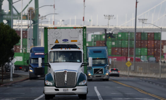 California Delays Revoking 17,000 CDLs Until March After Immigrants Sue