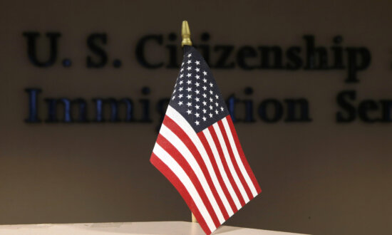 Trump: US to Revoke Citizenship of Naturalized Immigrants Convicted of Fraud