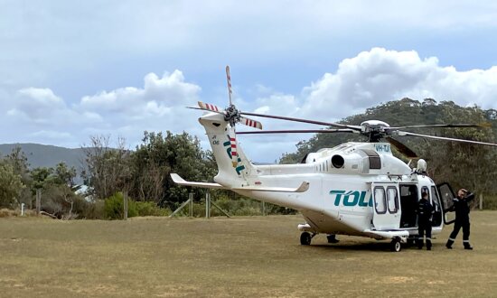 Man Dead, Boy Missing After Boat Capsizes Off Sydney Beach