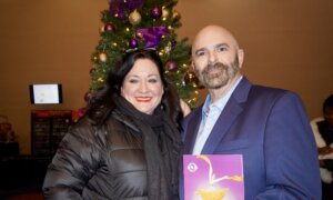 Theatergoers Moved to Tears by Shen Yun’s Baritone