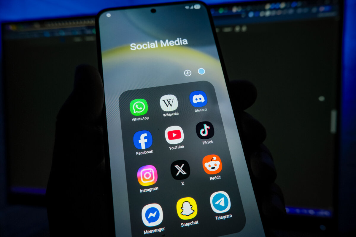 Social media app icons are seen on a smartphone screen in this photo illustration on Oct. 18, 2025. (Oleksii Pydsosonnii/The Epoch Times)