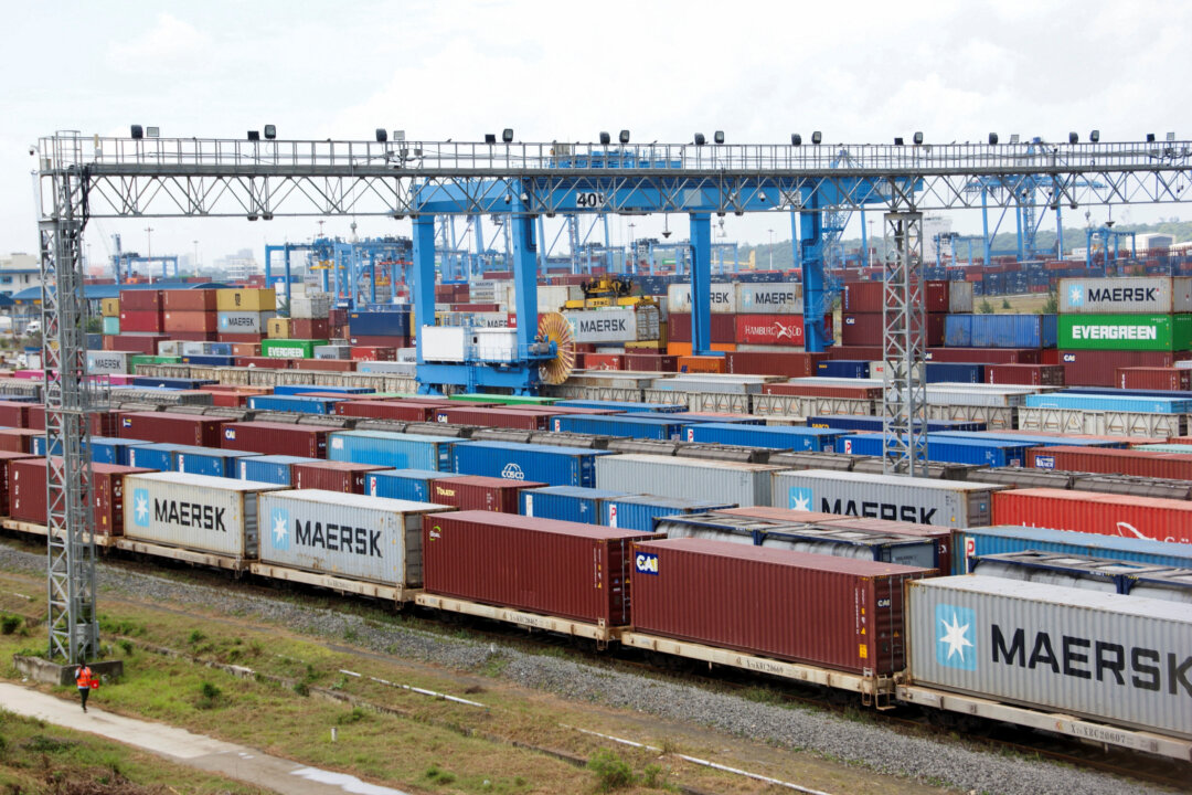 US Brings in Record $200 Billion From New Tariffs, US Customs Says