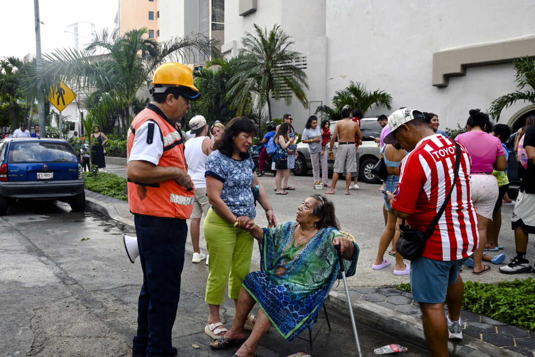 6.5 Earthquake in Southern Mexico Kills 2; Landslides and Power Outages Reported