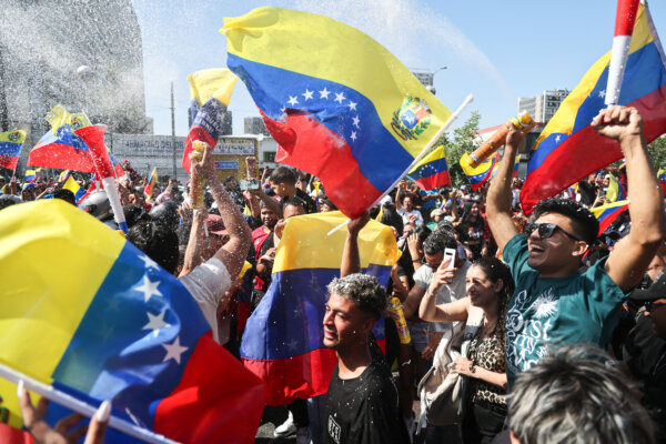 US Indicts Maduro, His Wife on Narco-Terrorism Charges