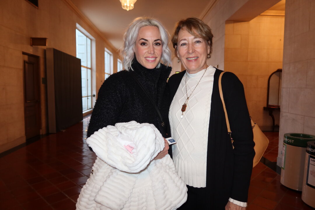 Debra Celovsky (R) and her daughter, Jessica Brown (L), enjoyed Shen Yun’s performance at the War Memorial Opera House in San Francisco on Jan. 3, 2026. (Nathan Su/The Epoch Times)