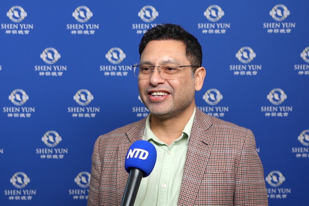 Dr. Himanshu Shekhar attended Shen Yun Performing at the ICC Birmingham—Hall 1 on Jan. 3, 2025. (Yvonne Marcotte /NTD)