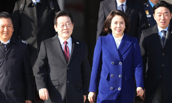 South Korea’s Lee Begins China Visit Amid Regional Tensions