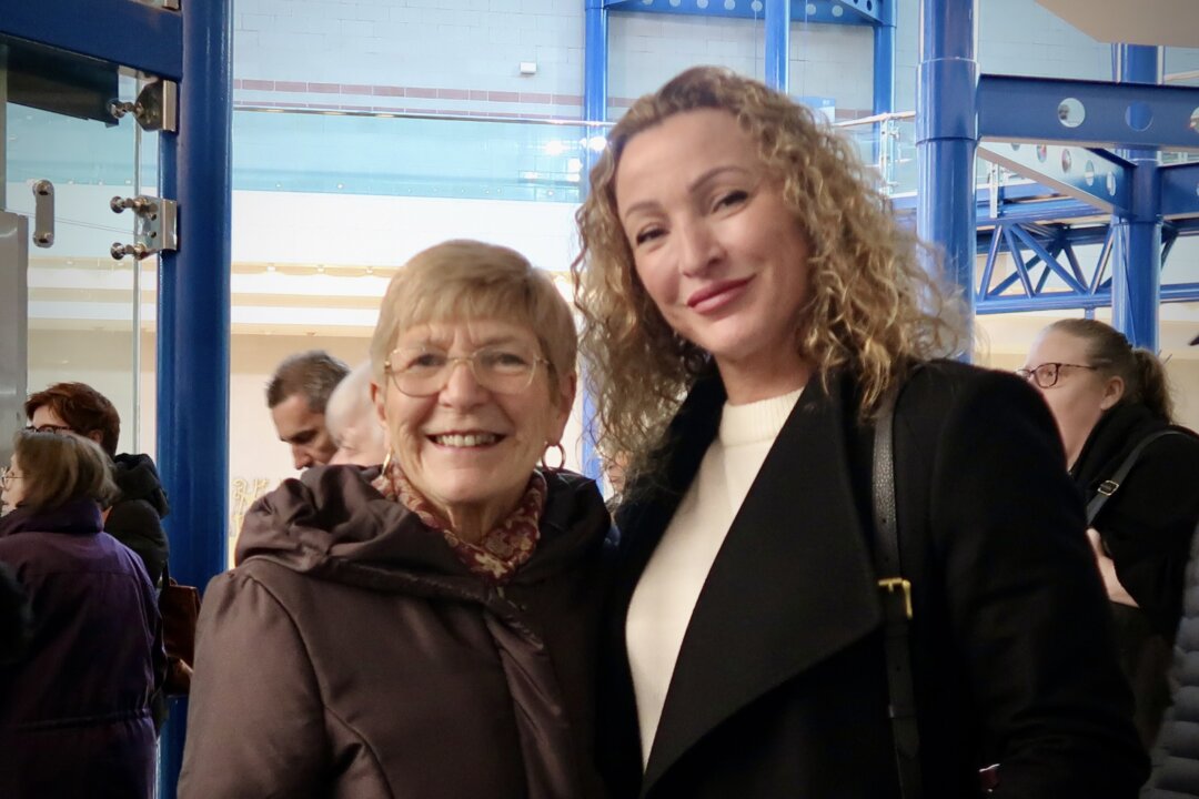 Barbara (L) and Kat Douglas attended Shen Yun Performing Arts at the International Convention Centre in Birmingham on Jan. 4, 2026. (Na Zhang/The Epoch Times)