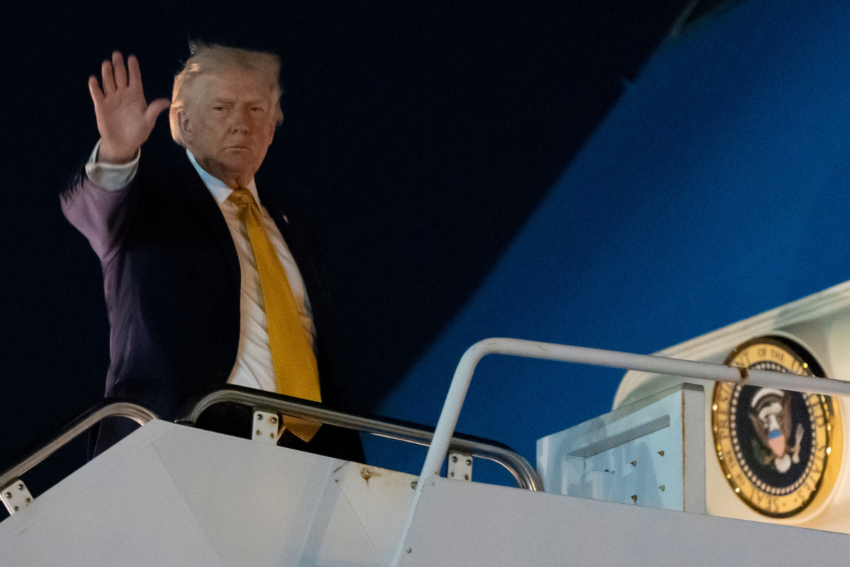 U.S. President Donald Trump departs on Air Force One from Palm Beach International Airport in West Palm Beach, Fla., on Jan. 4, 2026. (Alex Brandon/AP Photo)
