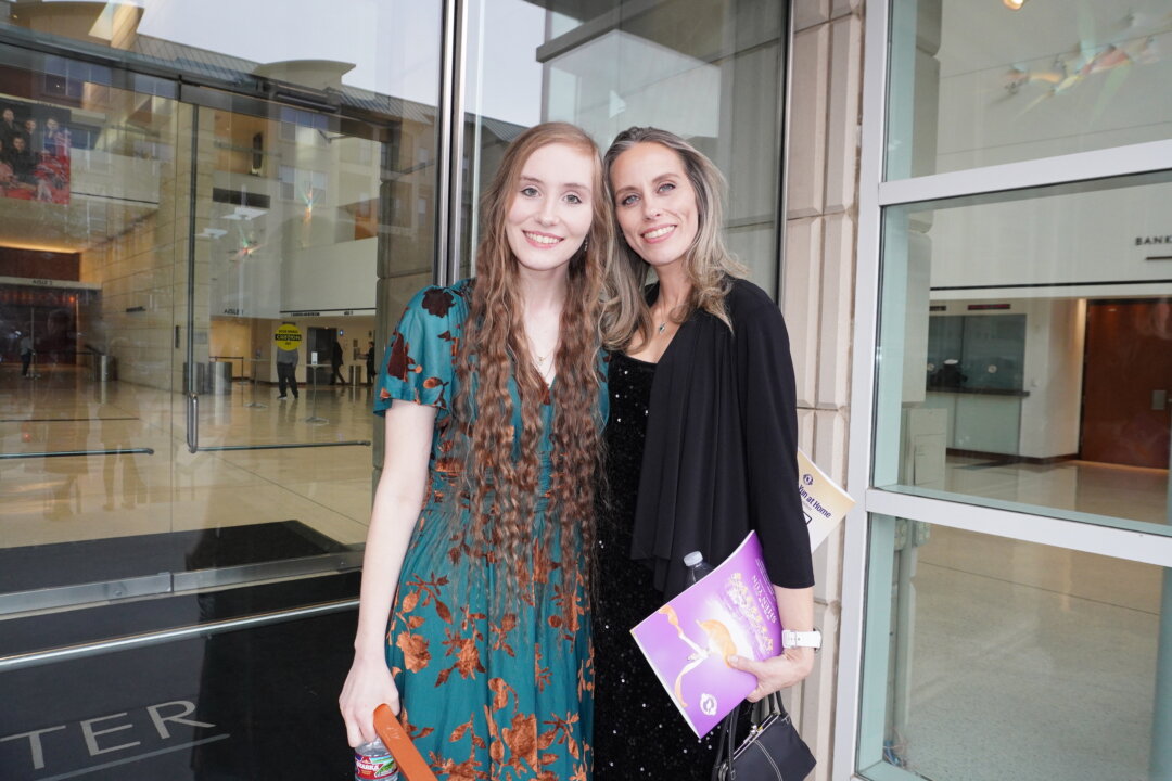 Stephanie Lynne and Samantha Lynne at the Shen Yun Performing Arts performance at Eisemann Center on Jan. 4, 2026. (Sherry Dong)