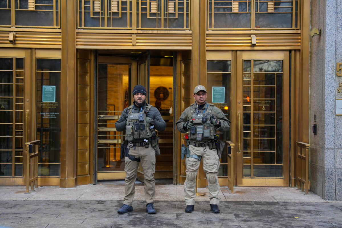 Law enforcement officers in front of the federal district courthouse in Manhattan, New York City, on Jan. 4, 2026. Venezuelan leader Nicolás Maduro was arraigned at the courthouse on Jan. 5, 2026. (Samira Bouaou/The Epoch Times)
