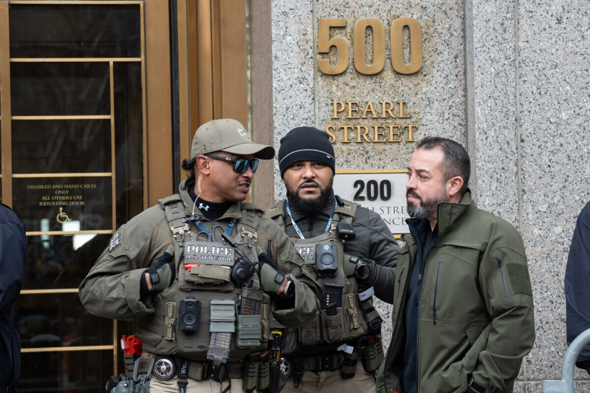 Law enforcement officers in front of the Federal District Court in Lower Manhattan where Venezuela leader Nicolás Maduro is expected to appear before a federal judge in New York City on Jan. 4, 2026. (Samira Bouaou/The Epoch Times)