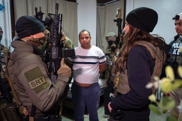 Immigration Agents Surge Into Minneapolis in 'Largest Operation Ever'