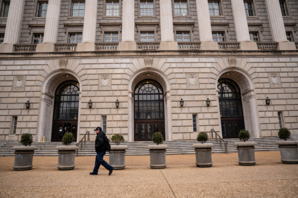 IRS Urges Qualified Taxpayers to Claim Earned Income Tax Credit