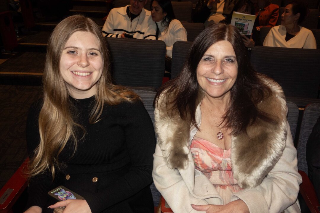 Payton Naves and  Michelle Thelen at the Shen Yun Performing Arts performance at Harris Center on Jan. 6, 2026. (Gary Wang/The Epoch Times)