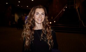 Theatergoer Commends Shen Yun for Standing up for Human Rights