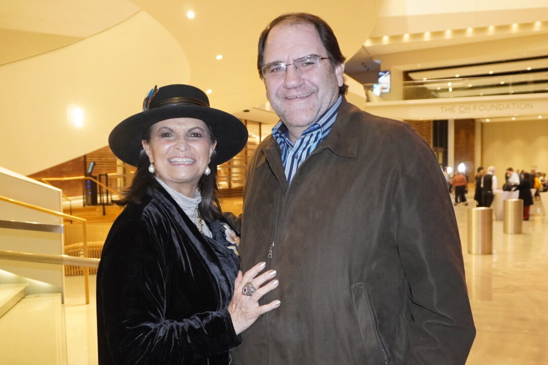 Paul Scioli, a financial planning expert, and his wife, Sharon Scioli, attend Shen Yun’s opening performance at The Buddy Holly Hall in Lubbock, Texas, on Jan. 6, 2026. (Lin Huixin/The Epoch Times)